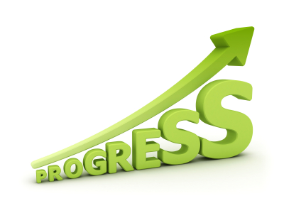 Надпис „Progress“ със зелена стрелка нагоре